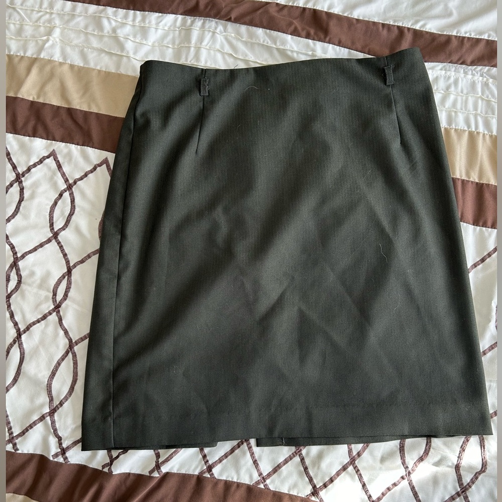 H&M, size 12, army green skirt